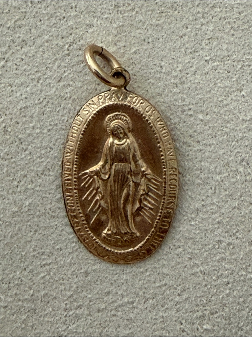 ✨🙏🏼 Virgin Mary Miraculous Oval Medal Pendant in Gold-Tone